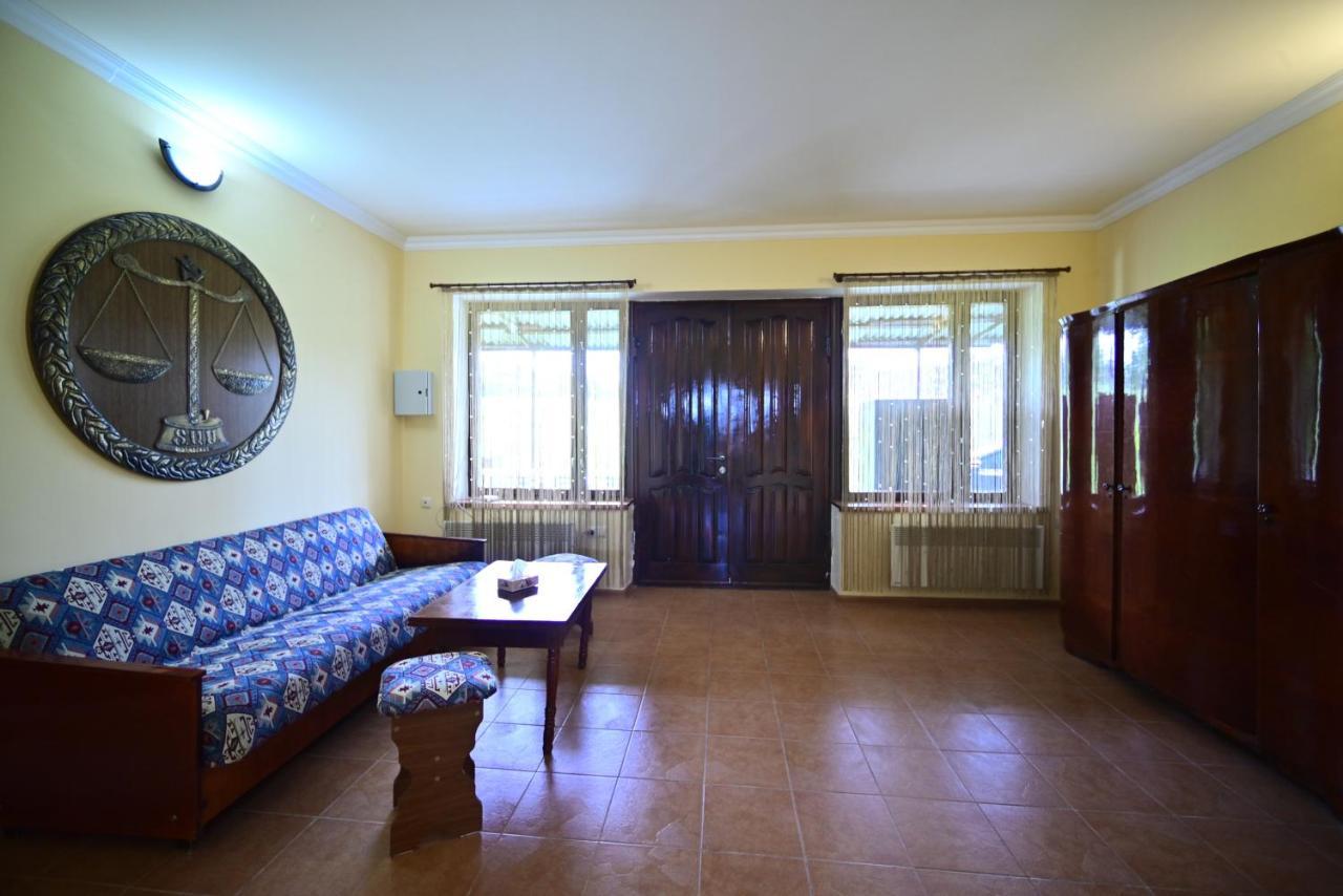 Sevan Tarsus Guesthouse Tsovazard Екстер'єр фото