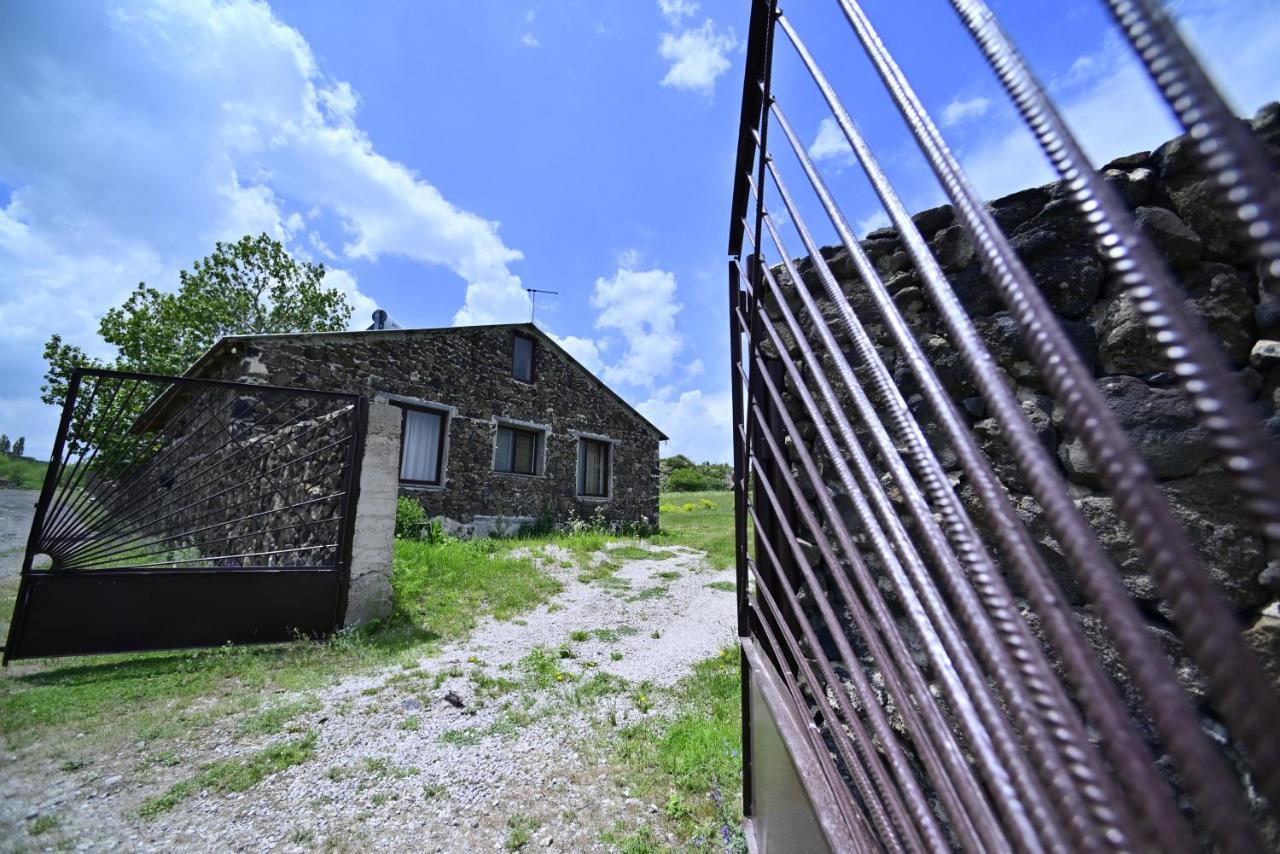 Sevan Tarsus Guesthouse Tsovazard Екстер'єр фото